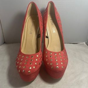 Love Culture Coral Faux Suede Studded Platform Round Toe Closed Toe Pumps Size 9